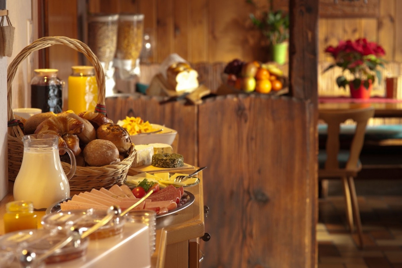 boulangerie-PIERREFEU DU VAR-min_breakfast_buffet_food_restaurant_meal_hotel_plate_fresh-718745